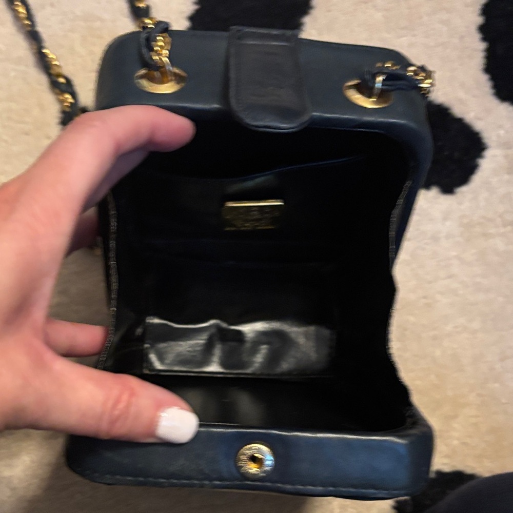 Vintage Navy Giorgio Beverly Hills Quilted Crossbody Bag - Picture 3 of 9